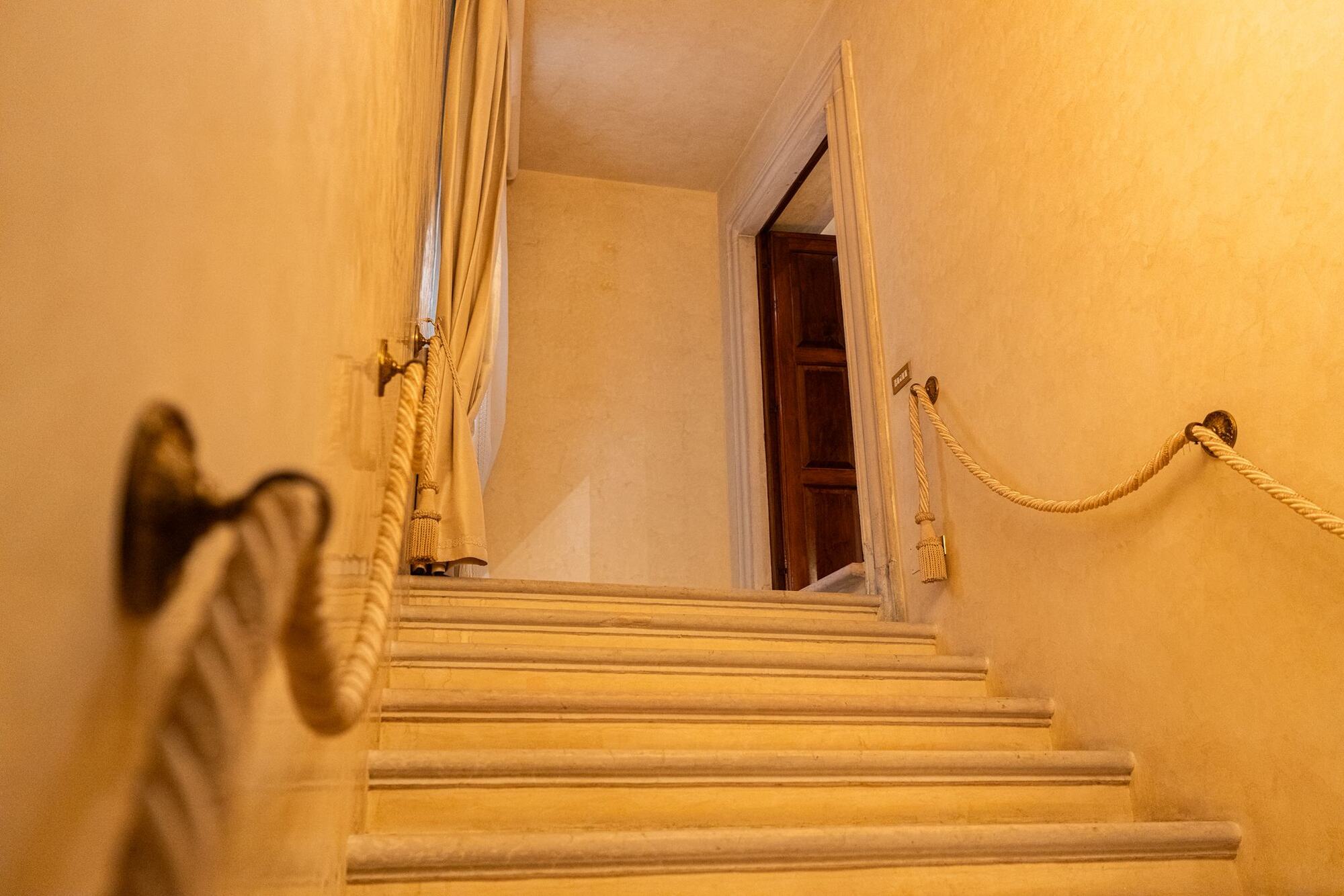 Elegant villa staircase, 39 Travel Design